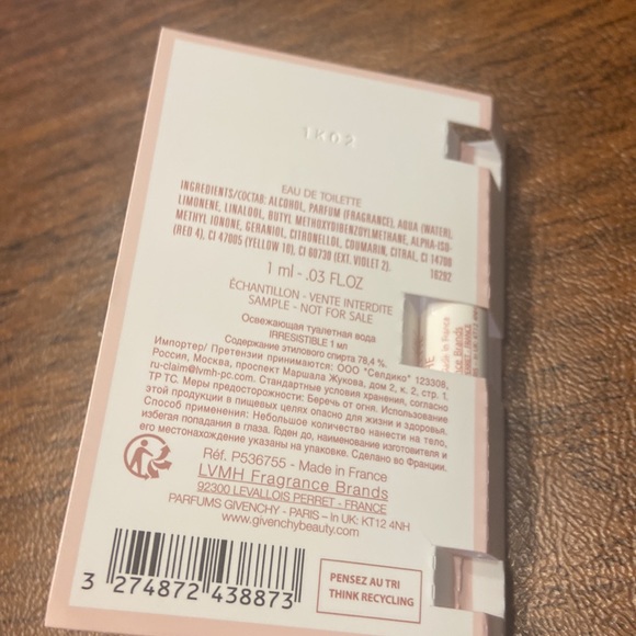 - 5/$25.00 Givenchy Irresistible Sample perfume 1ml spray ladies - Picture 3 of 3